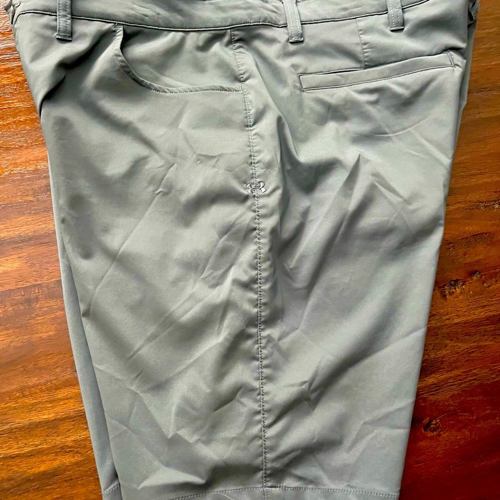 EUC Under Armour short Heat Gear Size 42